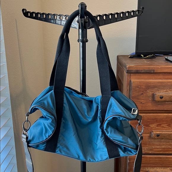 Fabletics Duffle - Picture 3 of 6